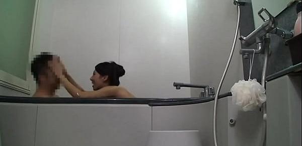  (JAV) Daddy gets hard while bathing with daughter and fucks her (part 1)